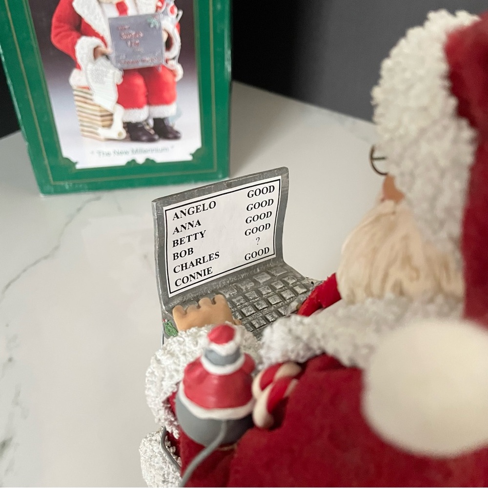 The New Millenium Santa - Computer Working Santa - Fabriche by Kurt Adler - Picture 6 of 12